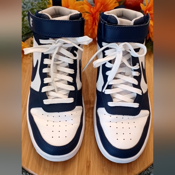 Nike Court Borough Mid 2 Sneaker Signal Blue and White High-Top Sneakers Sz 6Y - Picture 1 of 8